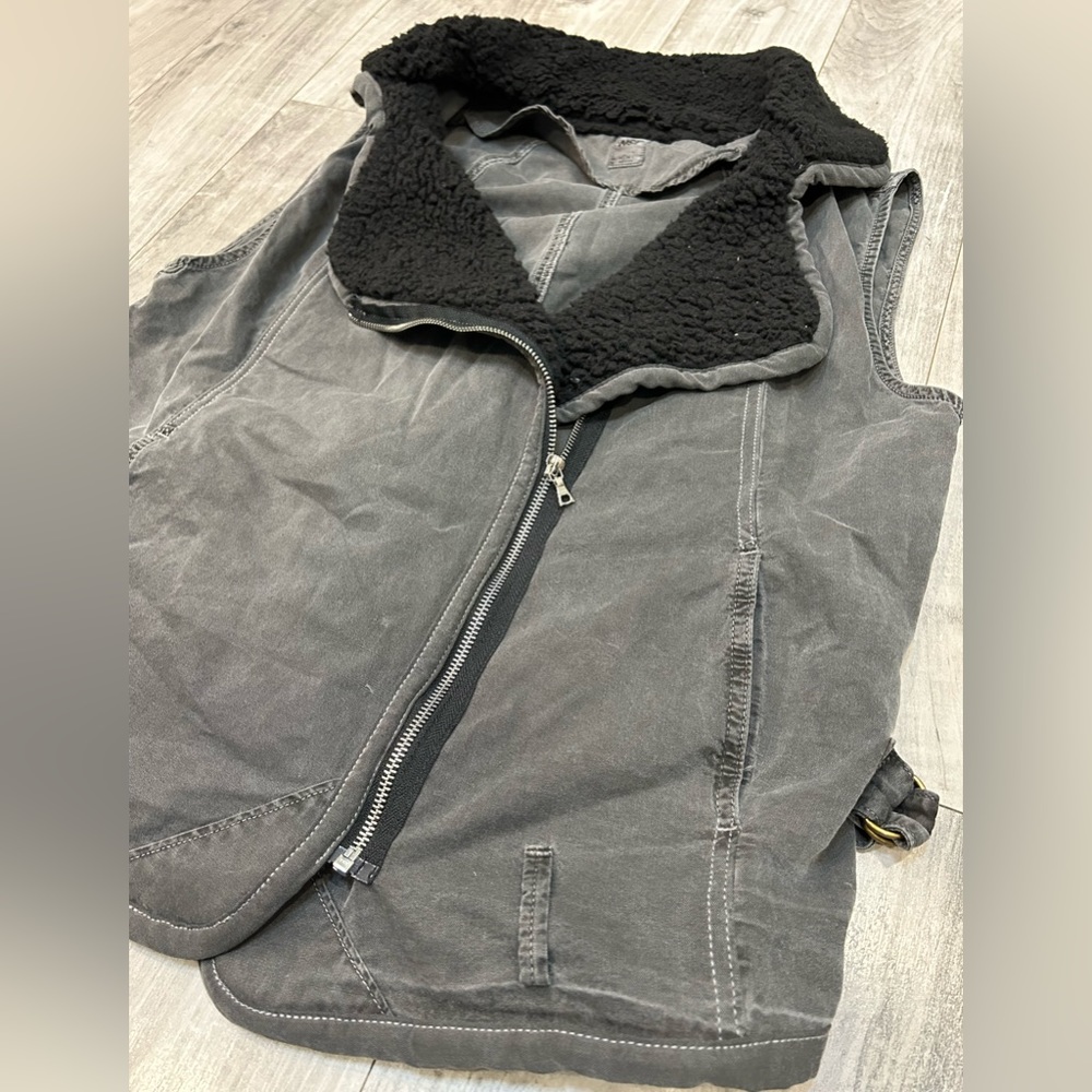 NSF Sherpa and Twill Vest Size Small S Gray Grey Black